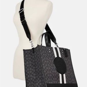 Coach Outlet Dempsey Tote 40 In
Signature Jacquard